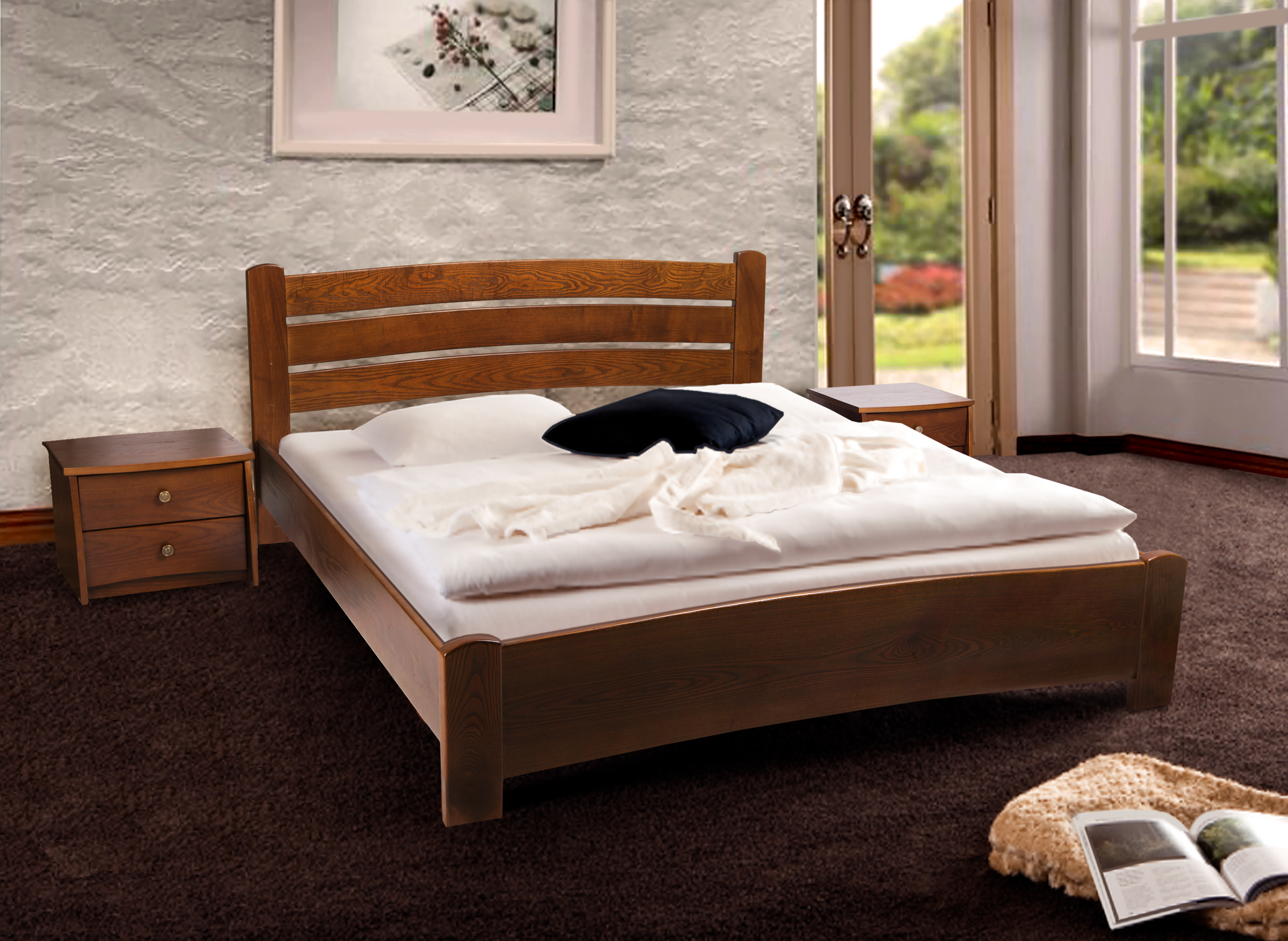 Качественная двуспальная деревянная кровать